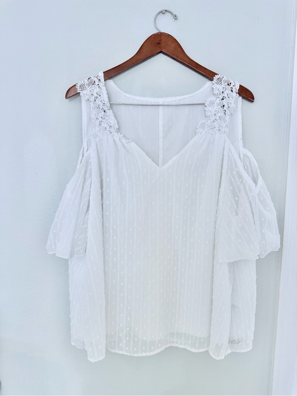 Plus-Size 2X White Cold-Shoulder Lace Strap Blouse short sleeve hip length NWOT - Picture 6 of 8